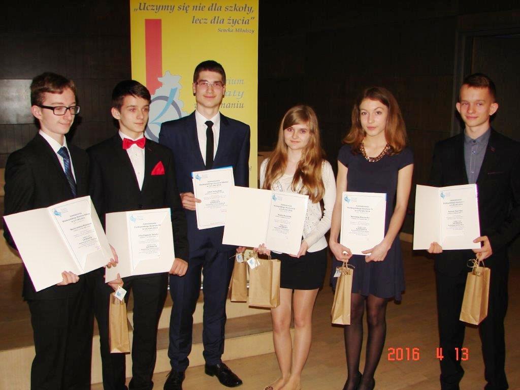 szeciu laureatow z gimnazjum nr 1 1 20160414 1093616517