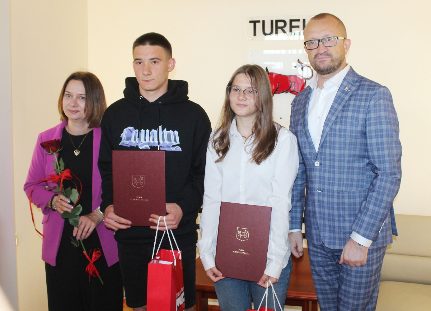 Burmistrz podziękował nastolatkom za uratowanie życia mieszkanki Turku