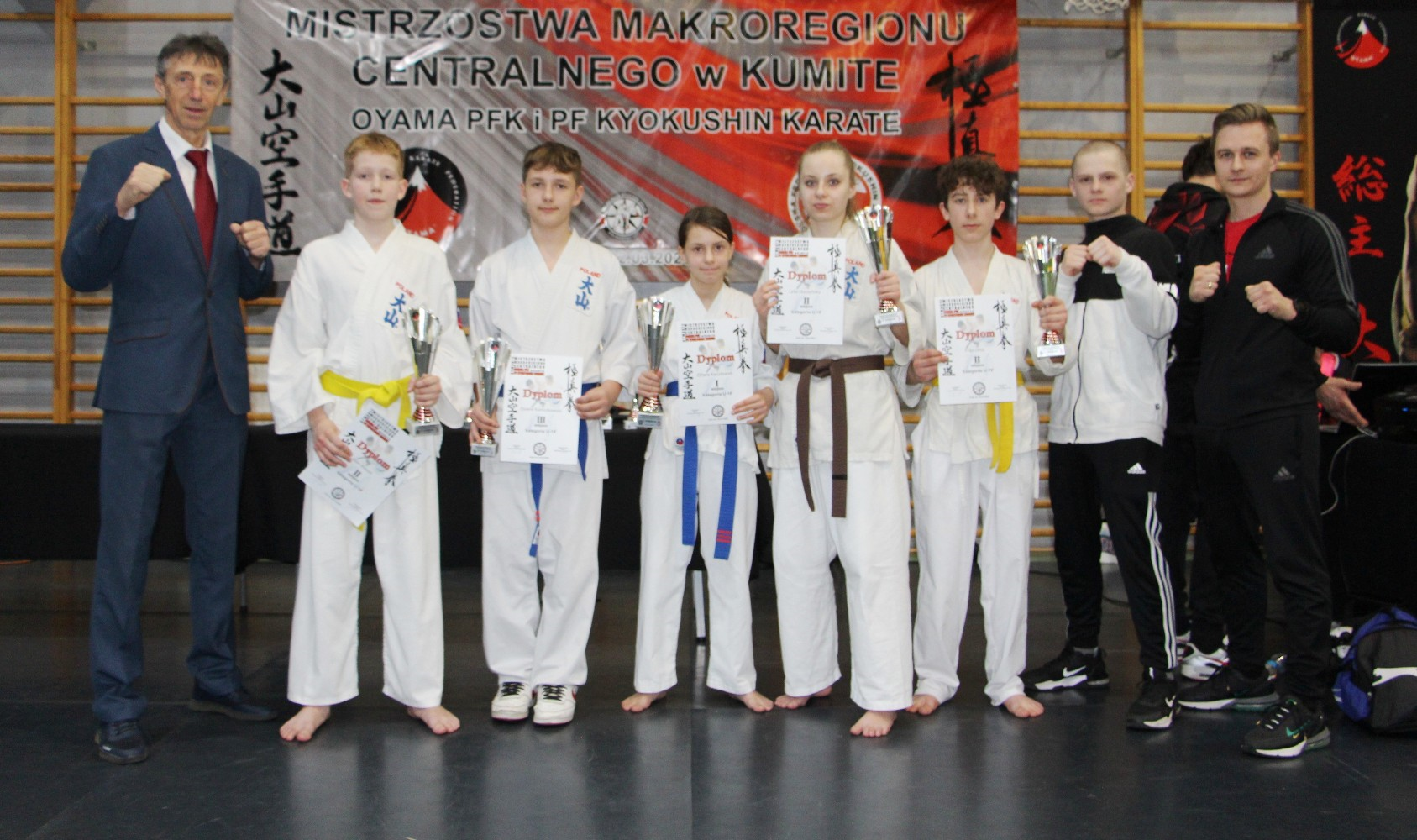 Zawodnicy Oyama Karate z mistrzowskimi medalami